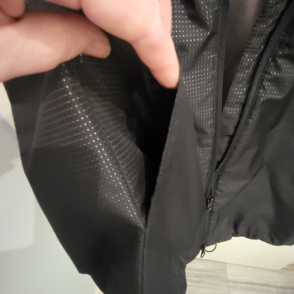 Lightweight hooded jacket - Picture 7 of 7